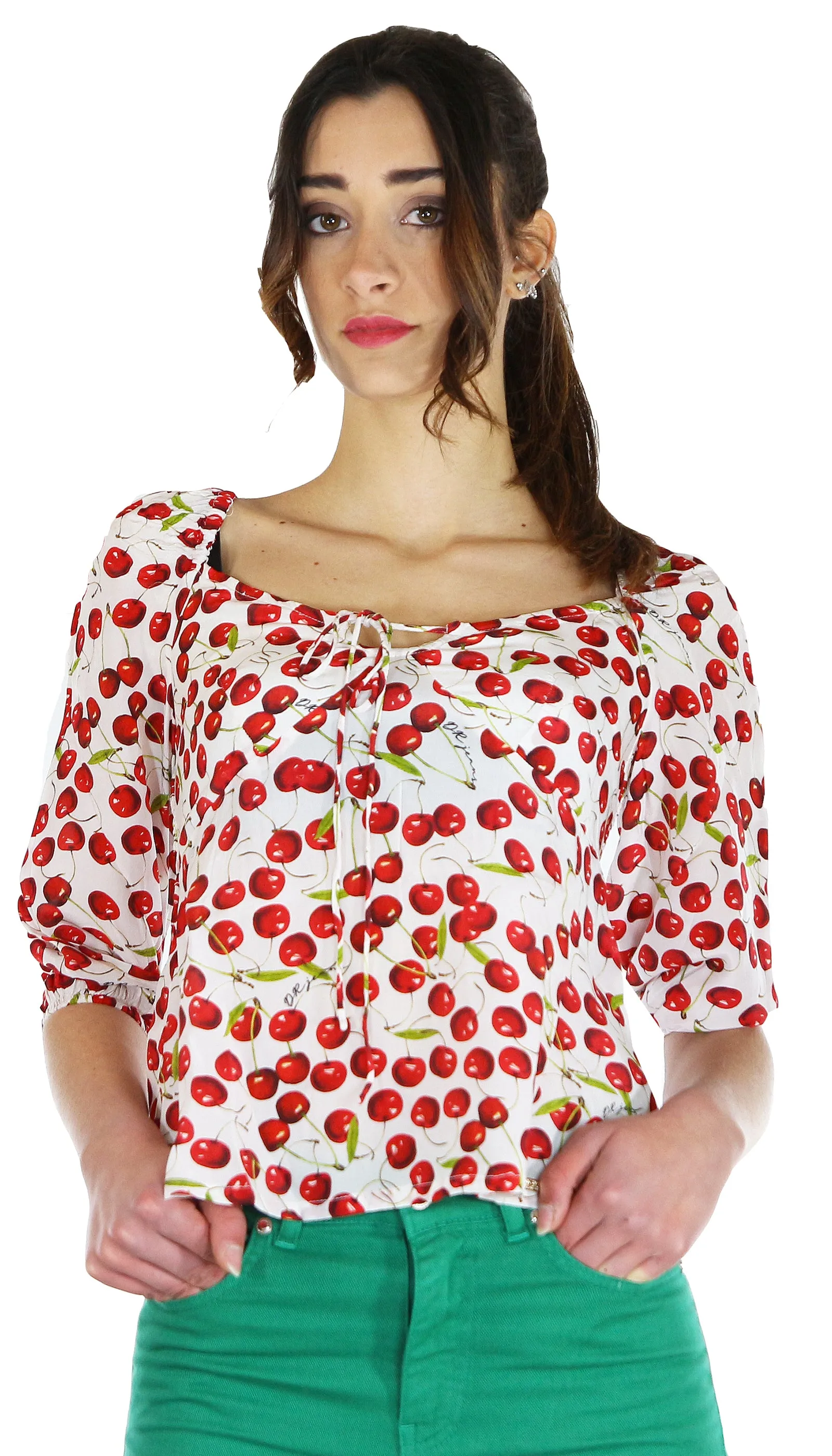 Denny Rose Jeans Blusa in raso con stampa ciliege all over.