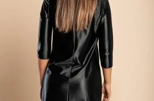 Mini abito elegante realizzato in simil raso, nero