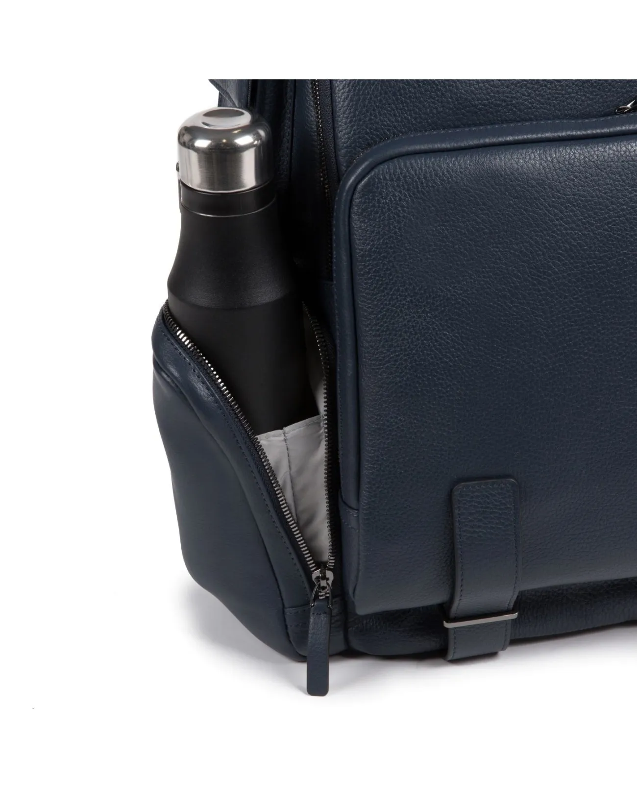 Piquadro - Zaino da viaggio in pelle porta pc 15.6'' e porta Ipad 10.5'' / 9.7'' | Studioarch.com
