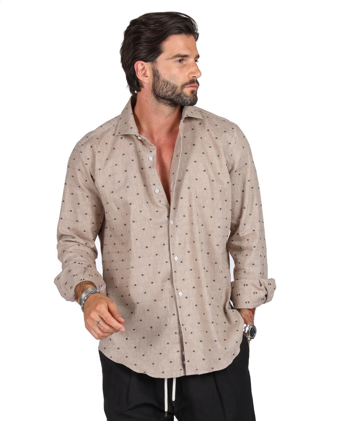 Salina - Camicia classica fango con ricami marroni in lino
