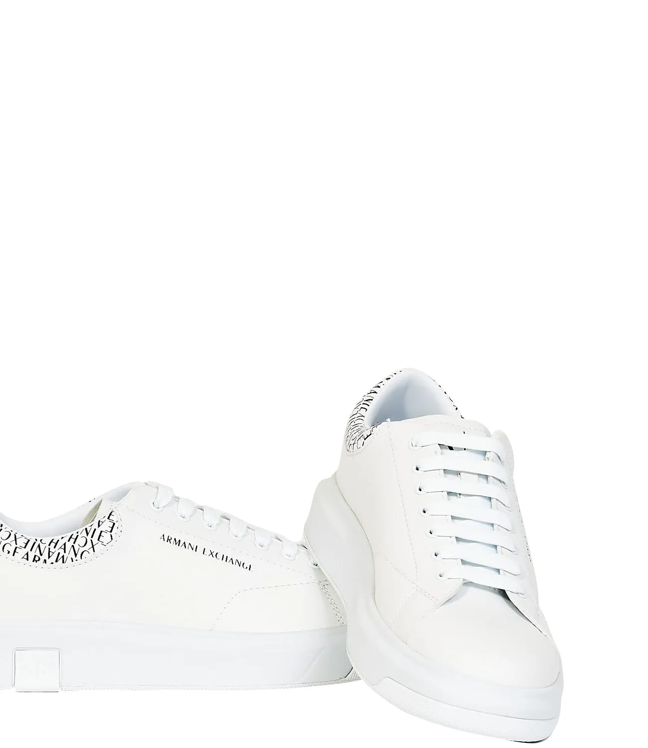 Sneakers bianca con loghi