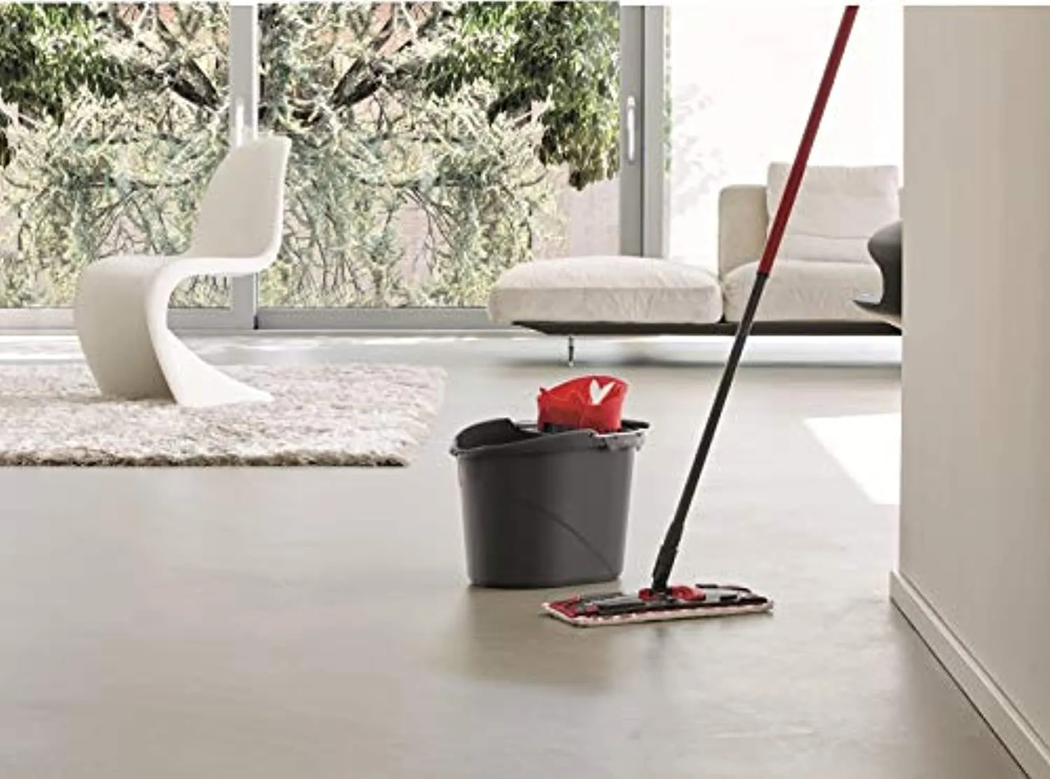 Vileda Revolution Sistema Lavapavimenti con Secchio, Strizzatore e Piastra, con 2 Panni in Microfibra, Nero/Rosso